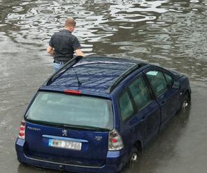 Trasa S8 całkowicie zalana. Warszawa sparaliżowana po ulewie