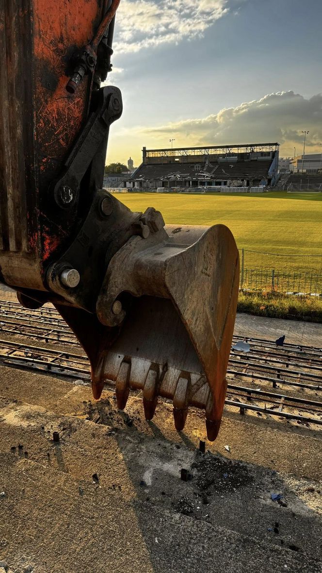 Stadion Ruchu Chorzów przechodzi do historii. Trwa rozbiórka legendarnej trybuny