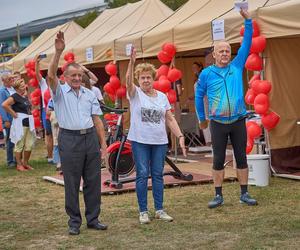 Siedlczanie chętnie korzystali z bezpłatnych badań, porad specjalistów i aktywności na świeżym powietrzu nad zalewem podczas Pikniku dla serca