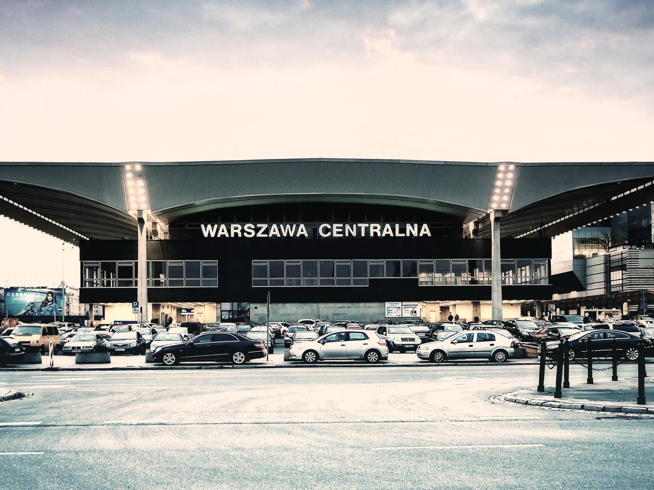 Warszawan centralna/Dworzec_Centralny_w_Warszawie_radek_kolakowski