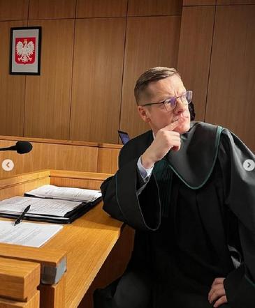 M jak miłość na planie 1722 odcinka. Piotrek (Marcin Mroczek)