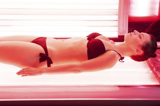 Jak opalać się w SOLARIUM, by sobie nie zaszkodzić?