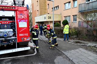 Tragiczny pożar w wieżowcu na os. Arkońskim w Szczecinie. Nie żyje jedna osoba [ZDJĘCIA]