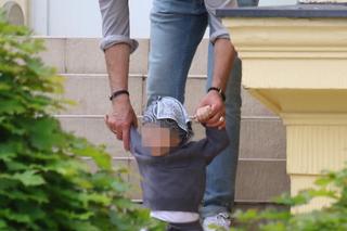  Ibisz dokazuje całą rodziną w Sopocie. U jego żony widać już ciążowy brzuszek