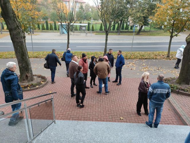 W Łomży ruszył proces księdza Radosława Kubła. Przed sądem pojawiła się grupa wsparcia duchownego