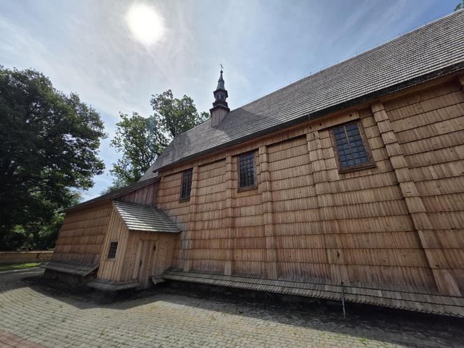 Zabytkowy kościół w Domaradzu.