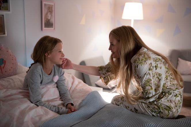 Na Wspólnej odc. 2807. Elżbieta (Paulina Chapko), Julka (Maja Oświecińska)