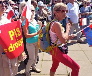 Manifestacja 4 czerwca na placu Solidarności w Szczecinie