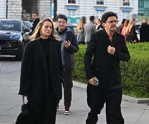 Kuba Wojewódzki z partnerką  na premierze Hamleta