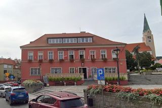 Burmistrz Sobótki chce sprzedać zabytkowy ratusz. Urząd przeniosą do hotelu pracowniczego?