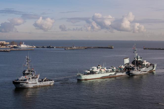 ORP Błyskawica opuściła swoje miejsce przy nabrzeżu w Gdyni