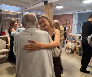 Gwiazdy i tancerze z TzG z wizytą u Powstańców