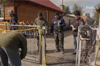 Rolnicy. Podlasie. Andrzej z Plutycz świętuje. Feta jak na otwarciu gminnej drogi. Przecięcie wstęgi, BMW i szampan