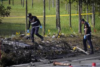 Samolot spadł na autostradę! 10 ofiar śmiertelnych. WIDEO