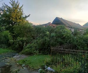 Gwałtowna burza nad Dolnym Śląskiem. Gradobicie, ulewa i mnóstwo zniszczeń