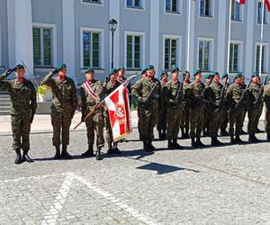 Na Skwerze Niepodległości w Siedlcach można było wysłuchać okolicznościowych przemówień i Apelu Pamięci Oręża Polskiego