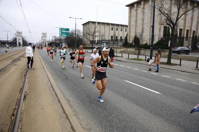 Bieg na Piątkę 2024, Warszawa - zdjęcia. Biegłeś? Szukaj się w galerii!