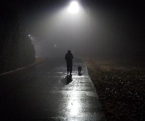 Robi się coraz ciemniej. Świeć przykładem na drodze​