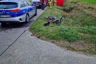 Tragiczny wypadek pod Ciechanowem. 64-latek na rowerze zmieciony z drogi, nie żyje
