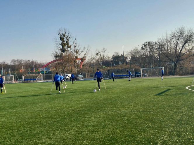 Po amputacji nic sie nie kończy. Trenują w drużynie Amp Futbolu Zawiszy Bydgoszcz. Są jedną nogą w finale