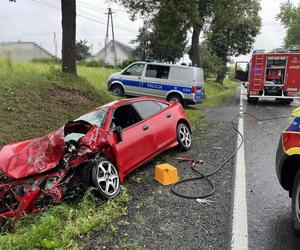 Wypadek w Gościeradowie Folwarku. Dwa auta wylądowały w rowie