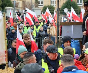 Protest rolników 20 marca przed Lubelskim Urzędem Wojewódzkim w Lublinie