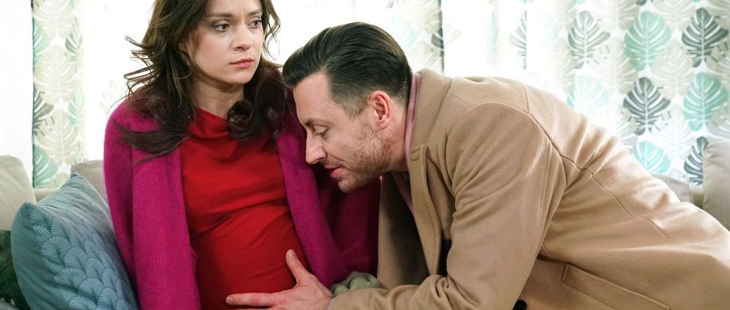 Barwy szczęścia, odcinek 1833. Natalia (Maria Dejmek), Maciek Wilk (Adam Szczyszczaj)