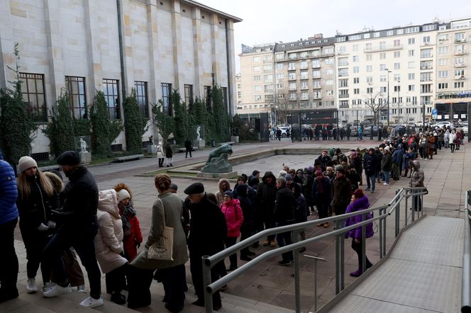 Warszawiacy szturmowali muzeum. Gigantyczne kolejki w ostatnim dniu wystawy obrazów Chełmońskiego