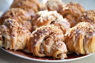 Pyszne domowe rogale marcińskie. Poznaj 9 sprawdzonych przepisów nie tylko na słodko