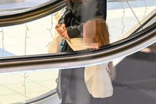 Weronika Rosati kurzy w McDonaldzie przy dziecku