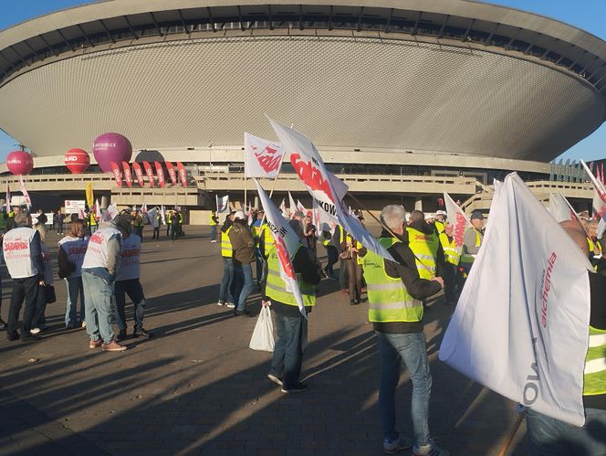 Protest w Katowicach. Tysiące związkowców na ulicach. Padły mocne słowa o „zbrodniczej ideologii”