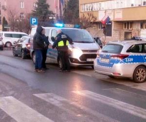 Bandycki napad na taksówkarza pod dworcem w Warszawie. Sprawcy mieli od 15 do 17 lat 