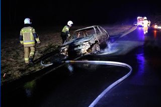 Spalone auto na drodze. W środku zwęglone ciało. Policja: Prawdopodobnie to nie był wypadek [ZDJĘCIA]