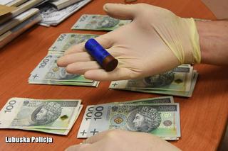 Fałszywy policjant wyłudził 12 tysięcy złotych. W jego mieszkaniu była broń i narkotyki