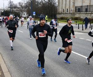 Bieg na Piątkę 2024, Warszawa - zdjęcia. Biegłeś? Szukaj się w galerii!