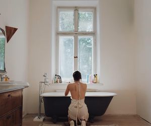 Rosalía nagrała teledysk w Polsce. Te kultowe miejsca w Warszawie odwiedziła hiszpańska gwiazda