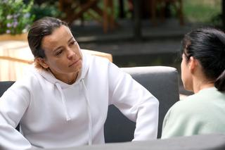 M jak miłość odc. 1677. Magda (Anna Mucha), Kinga (Katarzyna Cichopek)