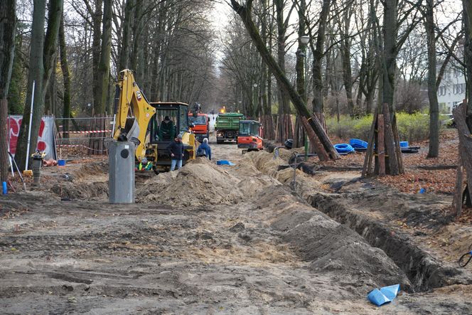 Główne wejście do Parku Planty zagrodzone