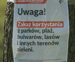 Komunikat na skwerze na warszawskiej Ochocie