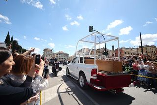 Ostatnia podróż papieża Franciszka. Ojciec Święty spoczął w Rzymie