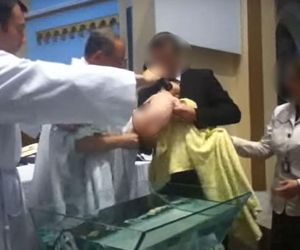 W kościele na Śląsku dzieci podtapia się w czasie chrztu. Kontrowersyjny sakrament 