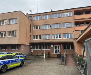 Darek zatrąbił przed komisariatem i pojechał dalej. Grozi mu do 5 lat więzienia