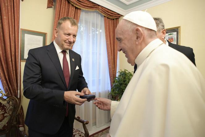 Przewodniczący parlamentu spłodził 13. dziecko z 12. kobietą! "Zadeklarowany katolik"