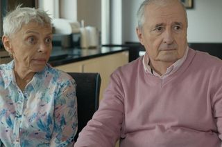 Barwy szczęścia, odcinek 3199: Krystyna (Hanna Bieluszko), Krzysztof Jaworski (Jacek Kałucki) 