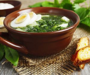 Zupa szczawiowa - przepis Ewy Wachowicz. Ugotuj z nami tę wiosenną zupę!