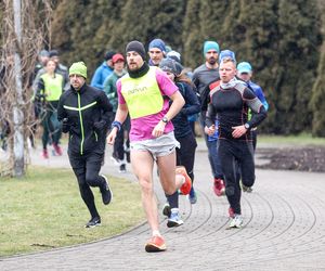 Sobotni parkrun jak zwykle przyciągnął tłumy. To wyjątkowy bieg w samym sercu Katowic ZDJĘCIA