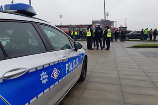 Strajk rolników w Tarnowie. Policja i rolnicy pod stadionem Bruk Betu Termaliki Nieciecza