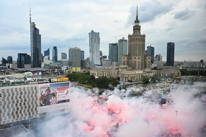 Godzina "W" na rondzie Dmowskiego w Warszawie