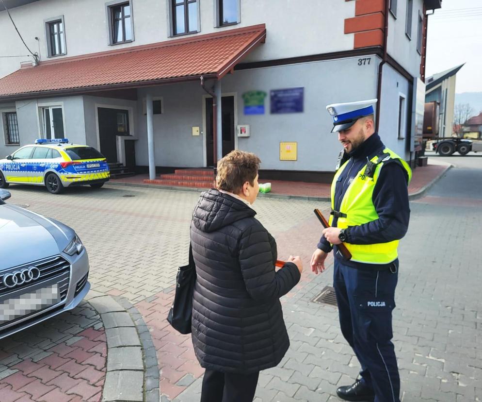  Pamiętajmy o odblaskach, także na wiosnę. Przypomina Policja