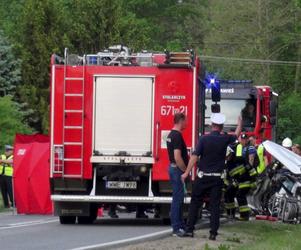 Tragiczny wypadek w Kalinowcu. Auta stanęły w ogniu po czołowym zderzeniu. Jedna osoba nie żyje